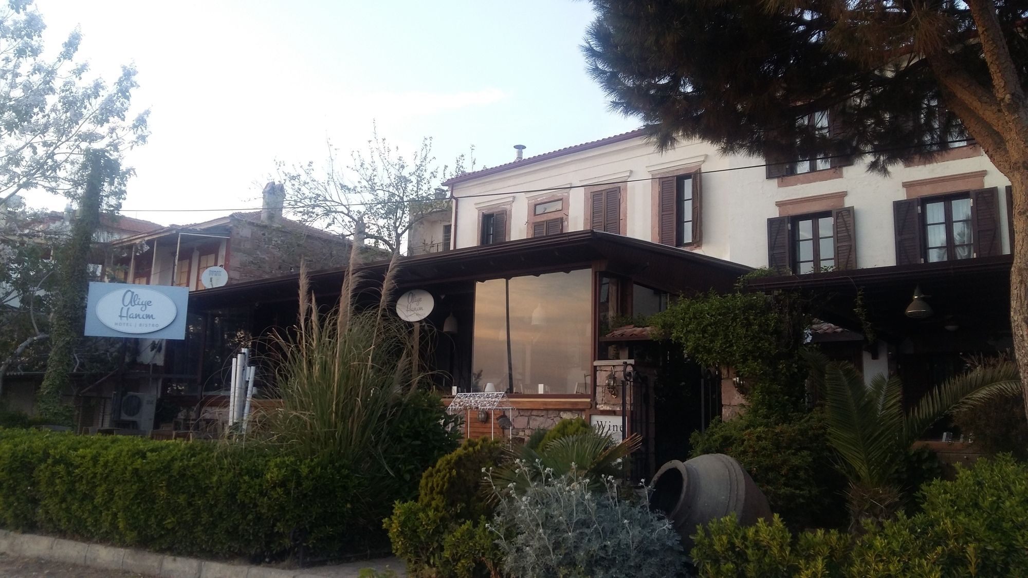 Aliye Hanim Ayvalı Exterior foto